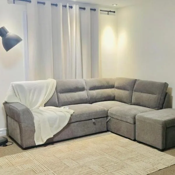 Cozy Basement Suite, hotel in Lower Sackville
