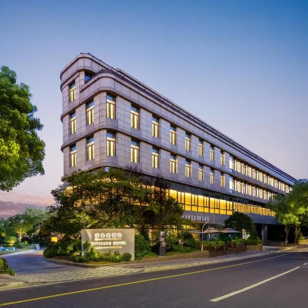 上海虹桥荷逸唐酒店北新泾地铁站Shanghai Hongqiao Heyitang Hotel Beixinjing Subway Station Branch, hotel in Shanghai