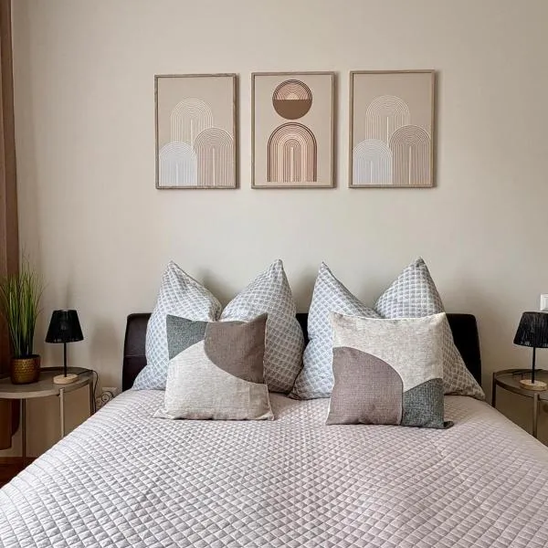 Fresh Apartment Upstairs & Free Parking, hotel in Graz