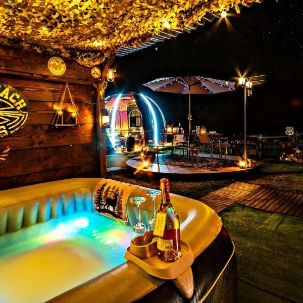 BULLE TEXAS - LUXE et SPA - Vue lac Aiguebelette, hotel in Novalaise