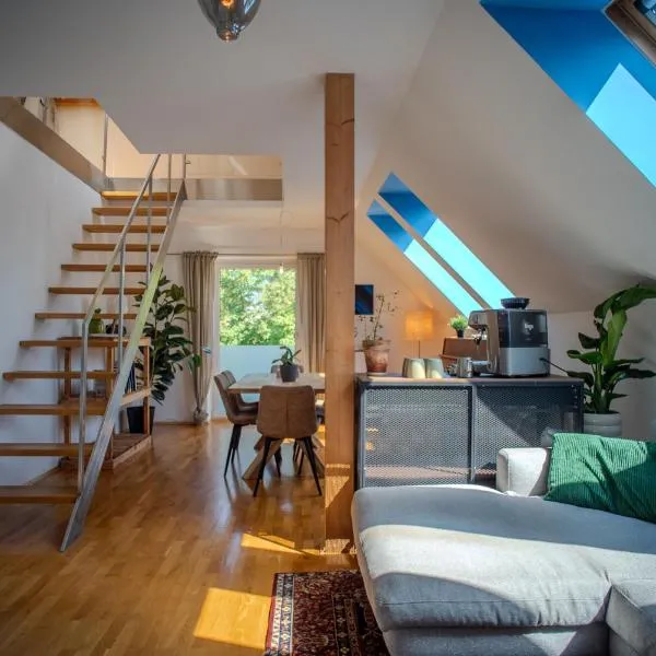 Attic apartment & terrace: Graz'da bir otel