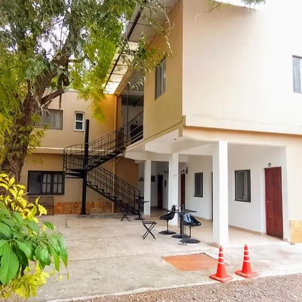 Hostal Los Faroles Chicoana，Chicoana的飯店