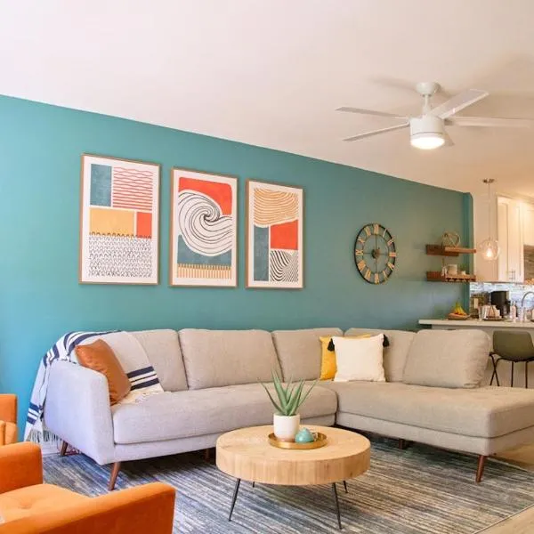 The Scott Getaway - Walkable to Old Town, remodeled space, outdoor pool!, hotel in Scottsdale