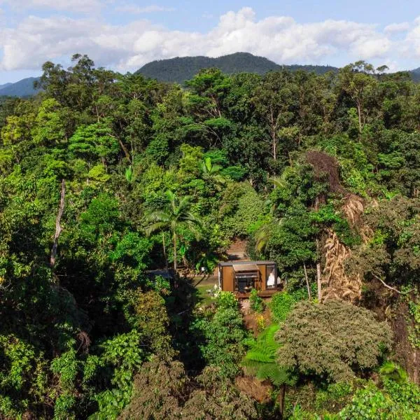 Magic Mena Rainforest Retreat by Tiny Away, Hotel in Mena Creek