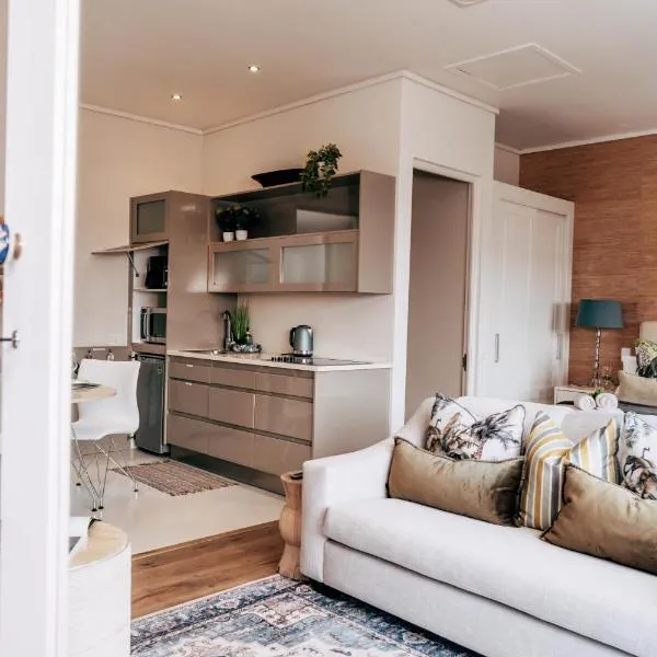 The Gallery, Luxury Apartment 209, Knysna Waterfront, Stay Knysna, hotel in Knysna