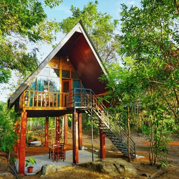 Jungle Crown Cabin，位于锡吉里亚的酒店