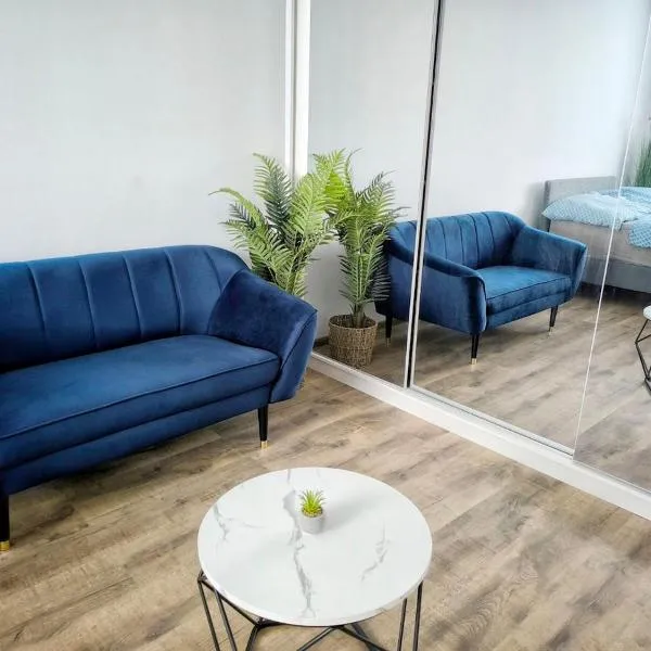 Zafír Garzon, ξενοδοχείο στο Γκιόρ