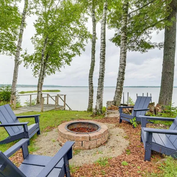 Less Than 2 Mi to Brimley State Park Lake Superior Home, hotell sihtkohas Brimley