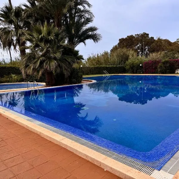 Gran apartamento con piscina en Denia, hotel in Denia