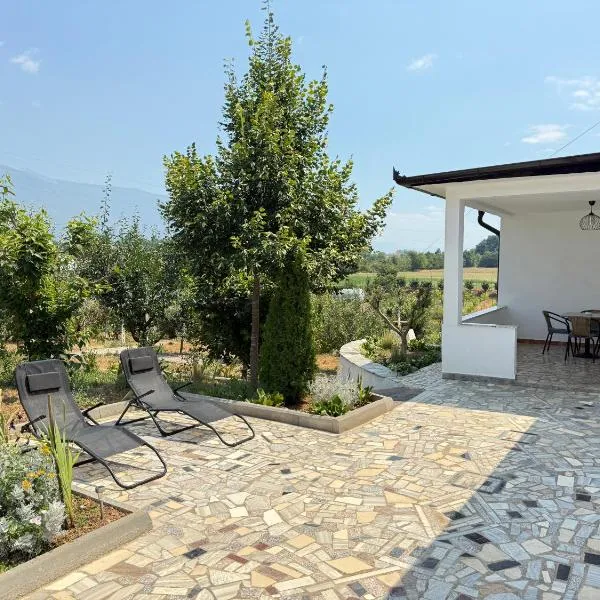 Countriside Holiday Villa, hotel en Kovashicë