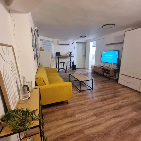 Near the orchard, hotel in Netiv HaShayyara