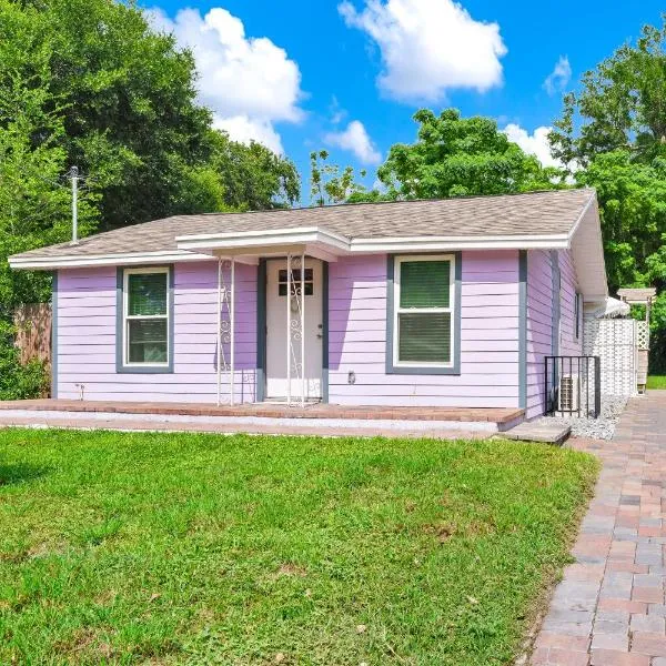 Cozy 2bd 2bth House Walk to Local Gems, hotell i Orlando