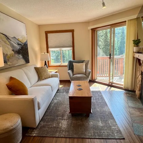 Main Village, Ski-in Ski-out, Hot Tub, Condo,太陽峰的飯店