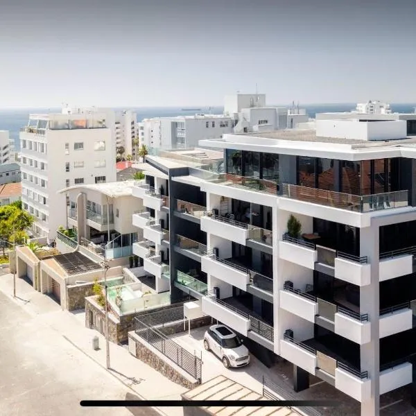7 on Bantry unit 205 Sea point Modern Seaside Apartment, hotel in Cape Town