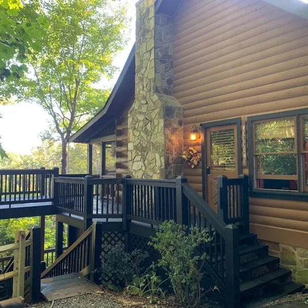 Cozy Haven - Mountain View, Hot Tub, Fire Pit, hotel in Blue Ridge