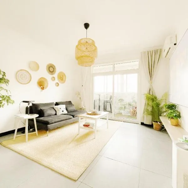 Gongxi Homestay 6 metro away from Xian North Railway Station 3 minutes walk to Line 2 100 inch projection free trial service Bell Tower Big Wild Goose Pagoda Tangcheng Terra Cotta Warriors, hotel in Xi'an