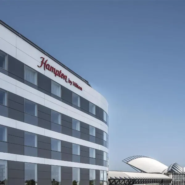 Hampton By Hilton Lyon Airport, hotel in Colombier-Saugnieu