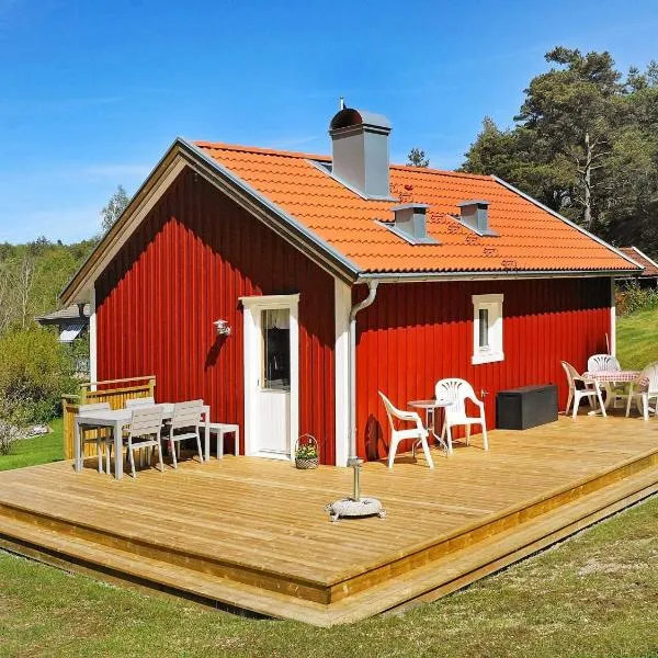 4 person holiday home in HENÅN, hotel en Nösund