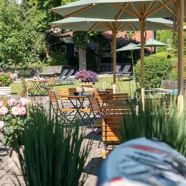 Sopherl am See - Frühstück auf der Seeterrasse, sehr ruhig und wunderschön am See, 3 Minuten nach Oberpfaffenhofen, viele Radtouren, Restaurants & Cafes in der Umgebung, hotel in Weßling