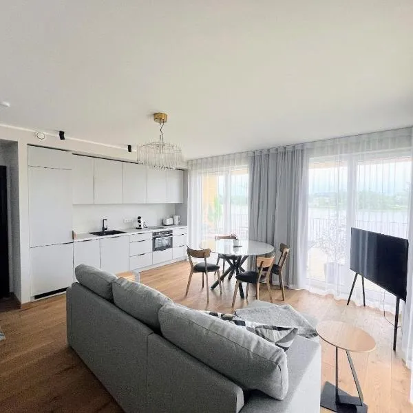 Rääma 7D-2 suure rõduga kahetoaline külaliskorter Pärnu jõe ääres, ξενοδοχείο στο Παρνού