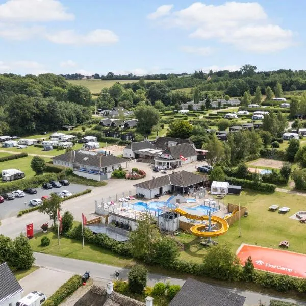 First Camp Skovlund Camping & Cottages, hotel in Båring