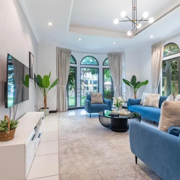 Splendid 5BR Villa at Canal Cove Palm Jumeirah by Deluxe Holiday Homes, hotel in Dubai