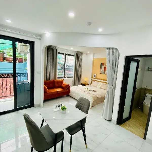 25 House 298 Ngoc Lam - Long Bien bridge, hotel in Hanoi