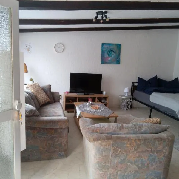 Schönes Studio Appartment, hotel v destinaci Saarlouis