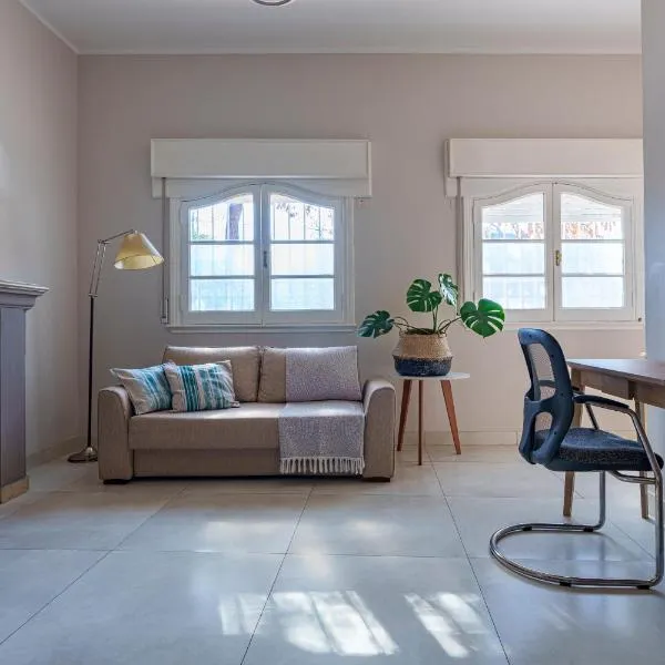 Céntrico, Espacioso y Muy Bien Equipado: "Tu Hogar Temporal en la Ciudad de Mendoza", hotel in Mendoza