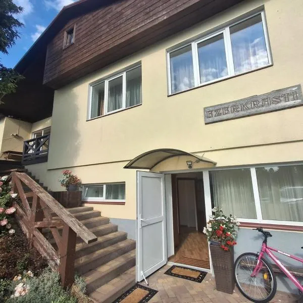 Apartmenti Ezerkrasti, hotel in Jaunpils