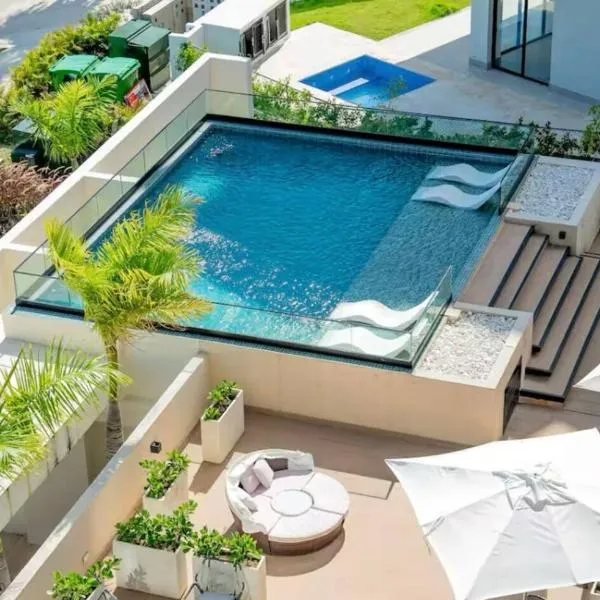 Luxury Retreat Condo 3BR Pool & Spa Azzure-Cap Cana, khách sạn ở Punta Cana