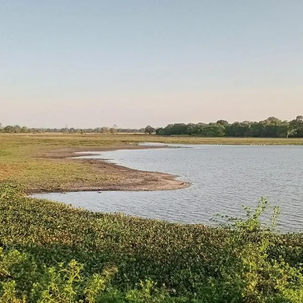 村庄花园住宿加早餐旅馆，位于Parasangahawewa的酒店