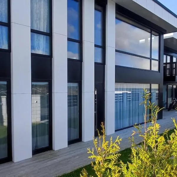 Koselig leilighet i Mandal, Hotel in Mandal