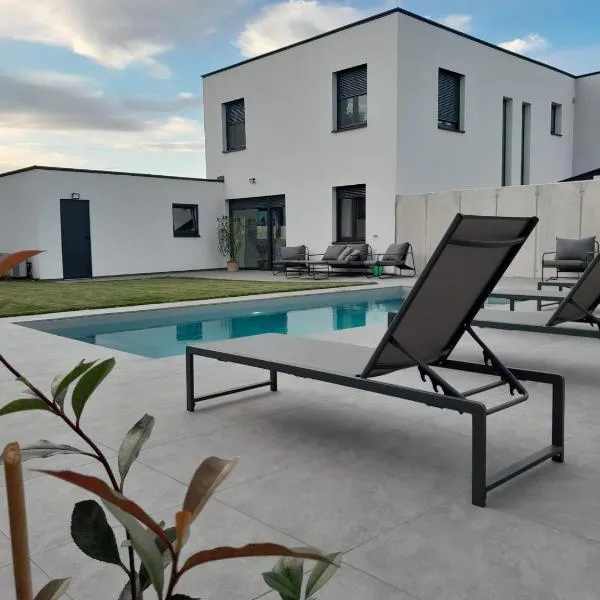 The Moment Luxury Suites, ξενοδοχείο σε Parndorf