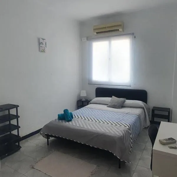 Habitación Matrimonio Espaciosa en Vivienda Compartida, hotel in Valencia