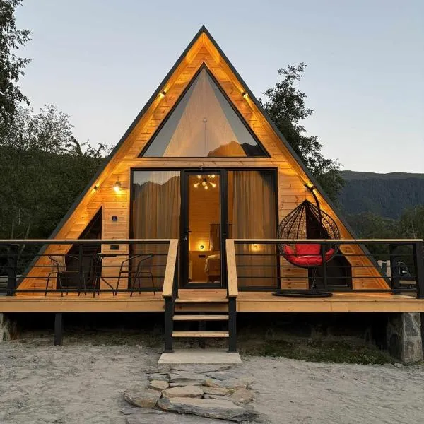 Mestia POV Luxury Cabins，位于梅斯蒂亚的酒店