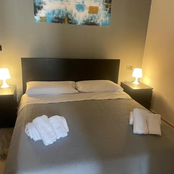 M&J house, ξενοδοχείο στο Ρέτζιο ντι Καλάμπρια