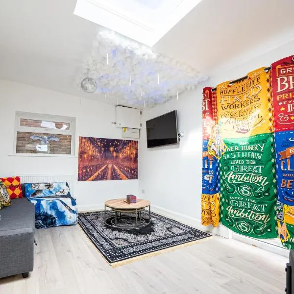 Hogwarts House, Self Check in, Sleeps 4, hotel in Leavesden Green