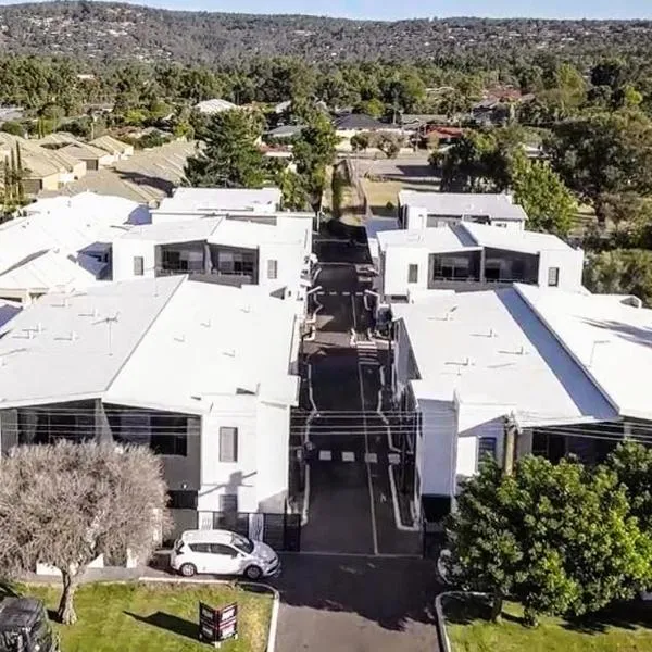 Self contained Two Bedroom Apartment, Hotel in Kelmscott