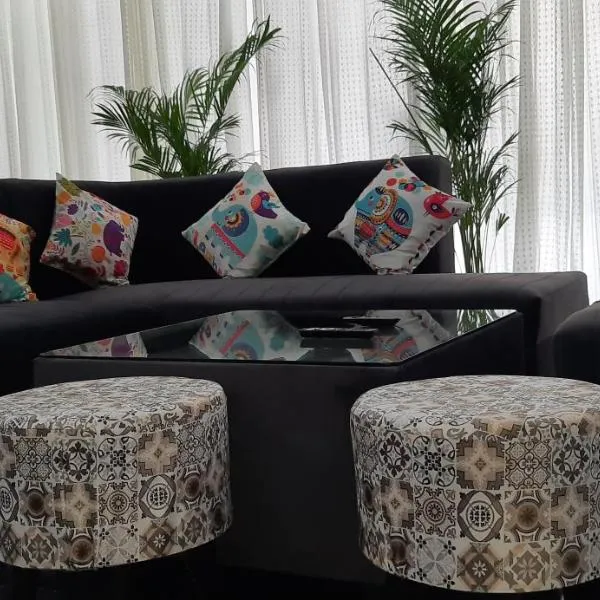 Cozy and Tranquil nest with wifi and homely care, hotell sihtkohas Greater Noida