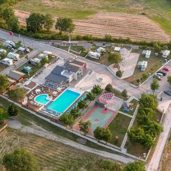Ioannina Camping- Glamping, hotel in Neo Mpizani
