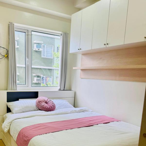 1BR Hotel Vibe Condo FULLY FURNISHED Trees Residences near SM Fairview, Манила