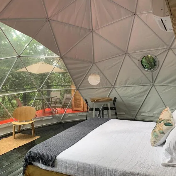 Indómito Domes at El Yunque Zone, hotell i Canovanas