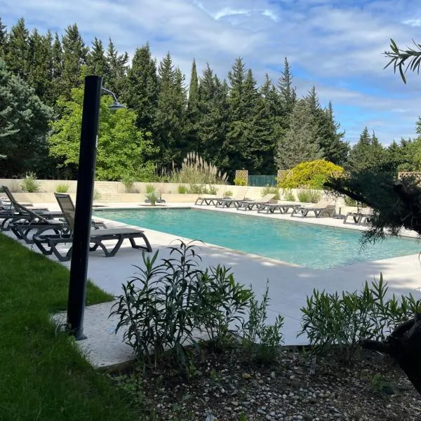 Moulin de la Roque – hotel w mieście Althen-des-Paluds
