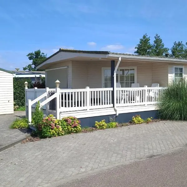 Chalet 128 Krabbenkreek, hotel in Sint Annaland
