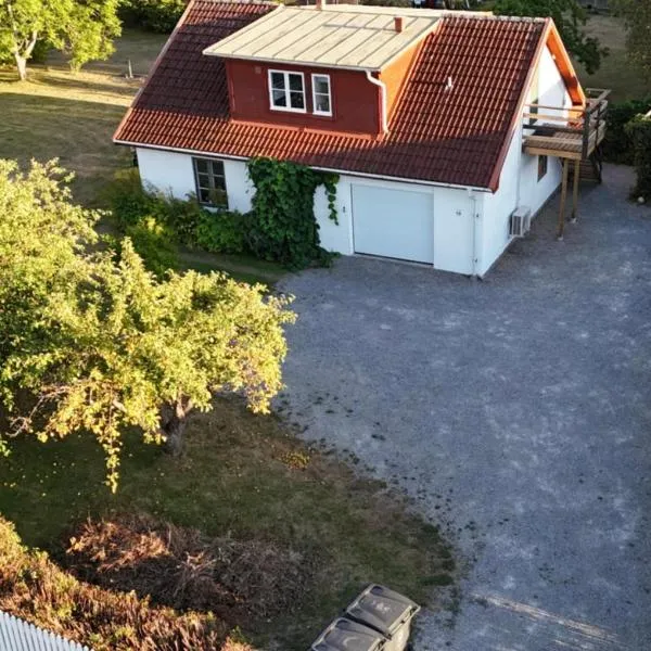 Private & Secluded Apartment in Mörrum - with Parking, Wi-Fi & Secluded Outdoor Area, hotel in Mörrum