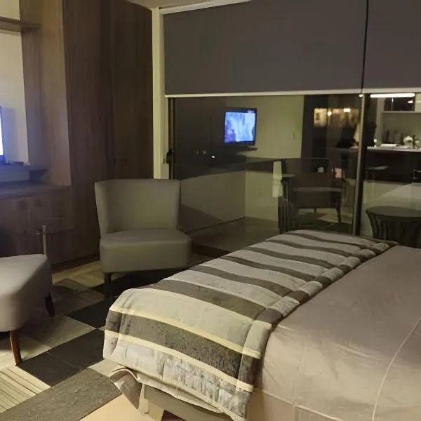 Exclusivo y Seguro Departamento Parque Arauco Las Condes, hotel in Santiago