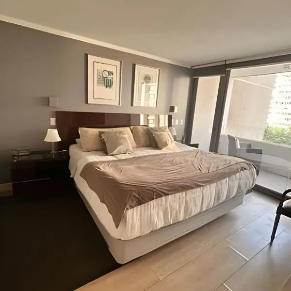 Exclusivo y Seguro Departamento Parque Arauco Las Condes, hotel in Santiago