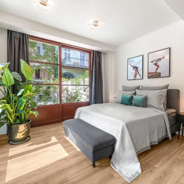 Mitte Loft group & family friendly, 150m2, 2BRs, 2Bathrooms, living & dinning room , 4 - 8 Guests, отель в Берлине