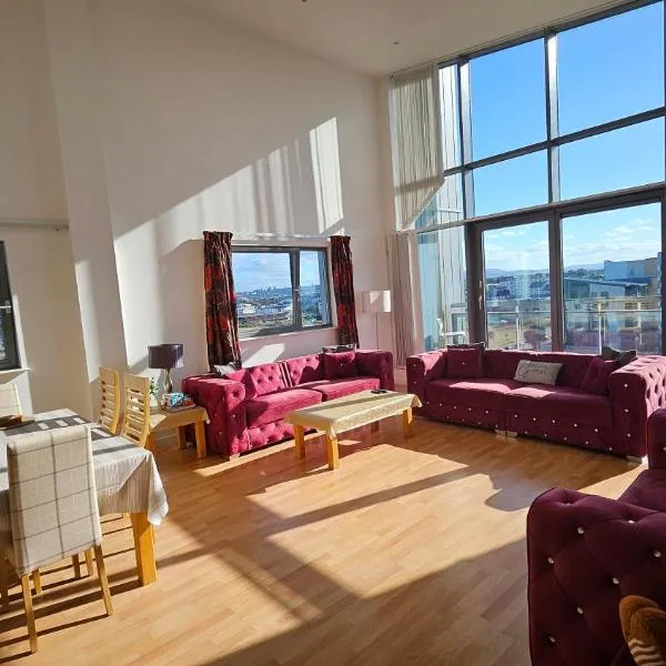 Penthouse Ocean View Luxury Penthouse, hotel in Edinburgh